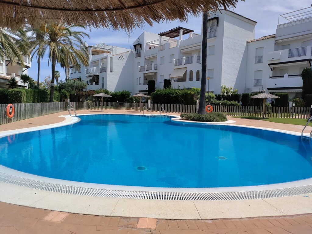 Piso en planta baja de 2 dormitorios con precioso jardín Piso en planta baja de 2 dormitorios con precioso jardín