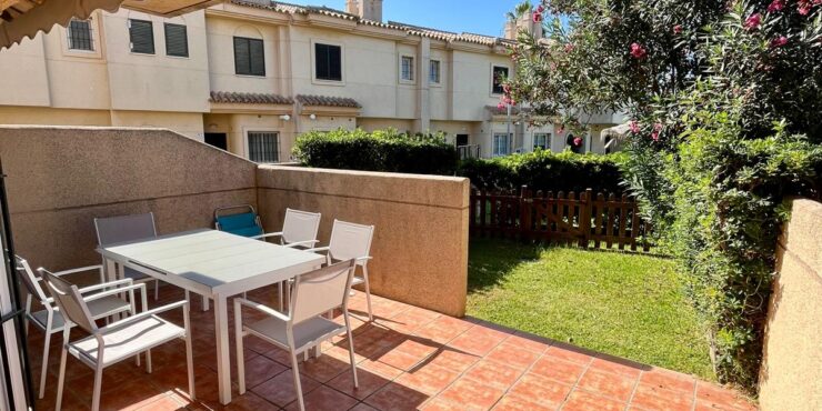 Casa pareada  de 3 dormitorios en Nuevo Oasis del Sur II