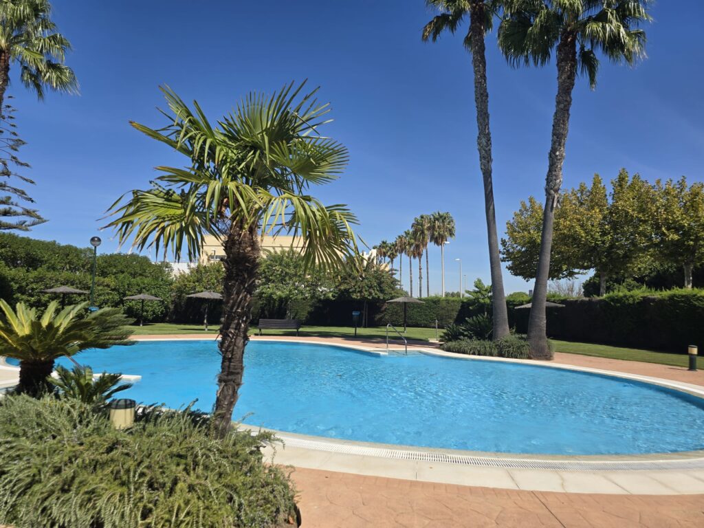 *Piso en venta en zona golf de Costa Ballena*