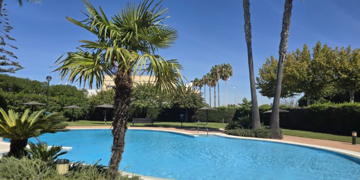*Piso en venta en zona golf de Costa Ballena*